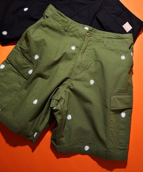 HINSON（ヒンソン）の「HINSON/ヒンソン フラワー刺繍 CARGO SHORTS/カーゴ ショーツ/刺繍（カーゴパンツ・メンズ・オリーブ/ブラック・SMALL/MEDIUM/LARGE）」の5枚目の写真