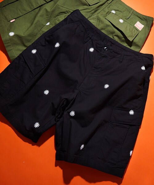 HINSON（ヒンソン）の「HINSON/ヒンソン フラワー刺繍 CARGO SHORTS/カーゴ ショーツ/刺繍（カーゴパンツ・メンズ・オリーブ/ブラック・SMALL/MEDIUM/LARGE）」の4枚目の写真