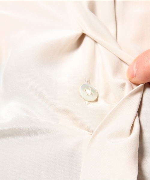 qualite(カリテ)の「【GOOD LUCK SERIES】レーヨンシルクウォッシャブル(シャツ/ブラウス・レディース・オフホワイト/アイボリー/シルバー・2/1)」の13枚目の写真