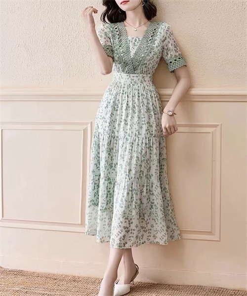Dream garden(ドリームガーデン)の「レースVネック 総柄ティアードワンピース(ワンピース・レディース・ピンク/ライトグリーン・S/M/L)」の2枚目の写真