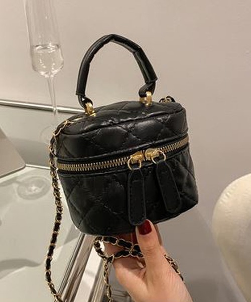 cuorequal（クオレコール）の「2wayキルティングミニチェーンバッグ レディース（ショルダーバッグ・レディース・ブラック・SMALL/LARGE/FREE）」の2枚目の写真