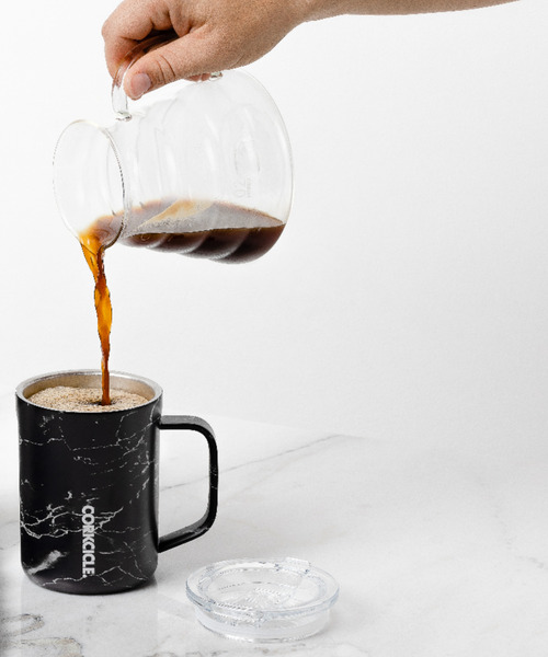 CORKCICLE（コークシクル）の「16oz/400ml COFFEE MUG フタ付きコーヒーマグ 保温保冷マグカップ DAYDREAM/NERO/WALNUT [CORKCICLE/コークシクル]（グラス/マグカップ/タンブラー・レディース・スカイブルー/ブラック/ブラウン・ONE SIZE）」の6枚目の写真