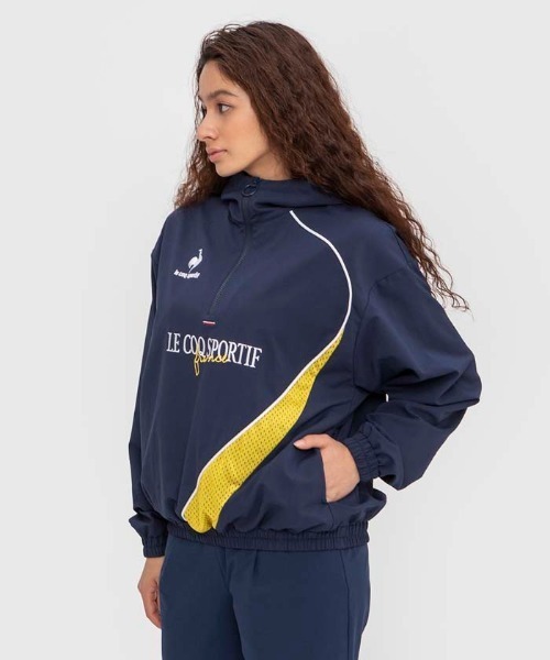 le coq sportif（ルコックスポルティフ）の「ルコック イヤートップクロスジャケット フード付き 撥水 脇ポケット  ジャージ スウェット スポーツウエア レディース トレーニングウエア（その他アウター・レディース・ホワイト/ネイビー・M/L/XL/S）」の21枚目の写真