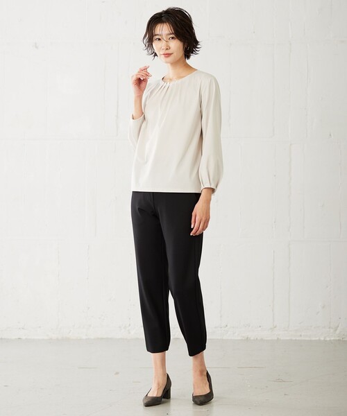 J.PRESS(ジェイプレス)の「ベーシックジャージー タックネック カットソー(Tシャツ/カットソー・レディース・ホワイト系/ライトグレー系・LARGE/MEDIUM)」の5枚目の写真