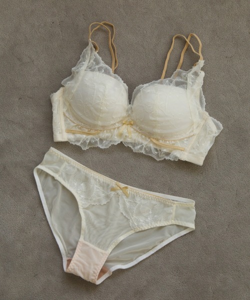 sue(スウ)の「ショーツセット / 360°レース Wアップ ハイストレッチ ワイヤレスブラ&ショーツ 360° Lace W UP High Stretch Wireless Bra & Shorts Set(ブラ&ショーツ・レディース・ホワイト/ピンク/ブルー・L/S/M)」の18枚目の写真
