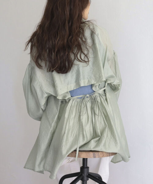 fredy emue（フレディエミュ）の「【fredy emue/フレディエミュ】シアーバックオープンシャツ（シャツ/ブラウス・レディース・アイボリー/ミント/ブラック・38）」の4枚目の写真