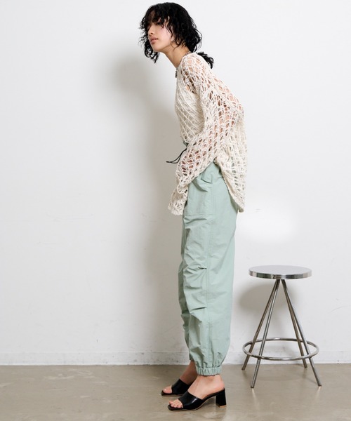 THE YOn(ザヨン)の「ウエストギャザーナイロンパラシュートイージーパンツ(その他パンツ・レディース・ミント/ラベンダー/アイボリー・FREE)」の18枚目の写真