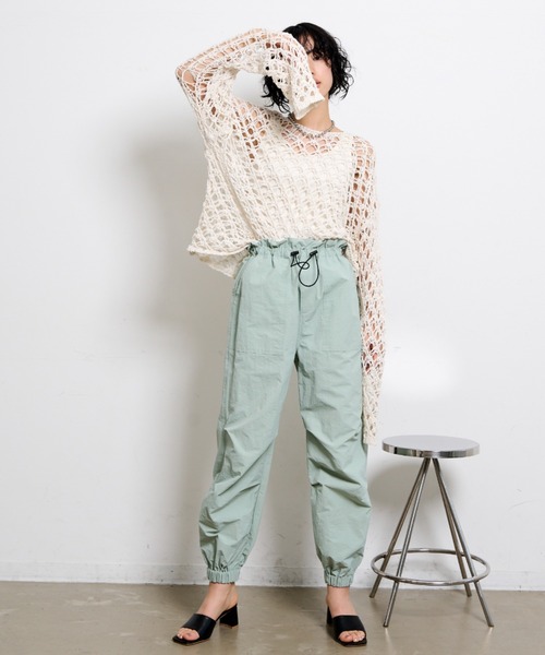 THE YOn(ザヨン)の「ウエストギャザーナイロンパラシュートイージーパンツ(その他パンツ・レディース・ミント/ラベンダー/アイボリー・FREE)」の17枚目の写真