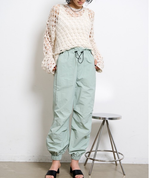 THE YOn(ザヨン)の「ウエストギャザーナイロンパラシュートイージーパンツ(その他パンツ・レディース・ミント/ラベンダー/アイボリー・FREE)」の19枚目の写真