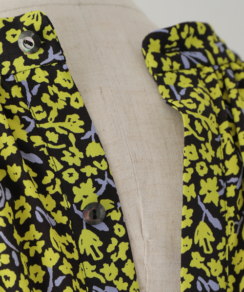 journal standard L'essage（ジャーナルスタンダードレサージュ）の「FLOWERプリントワンピース（ワンピース・レディース・ブルー/ライトイエロー・FREE）」の16枚目の写真