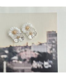 【Merror】ツーカラ―の花モチーフピアス(MA)