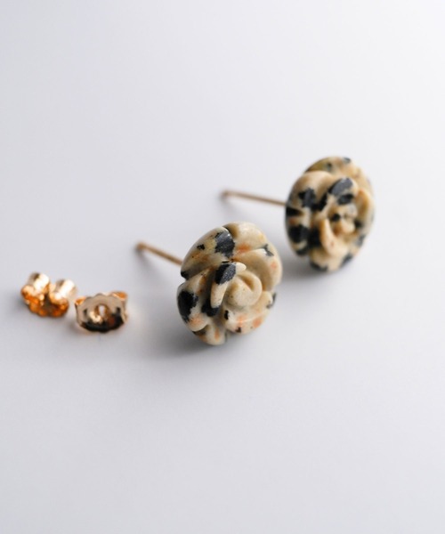 CERCA（チェルカ）の「SARINOHANA/バラ（薔薇）一粒天然石フラワーピアス/14KGF/SILVER925（ピアス（両耳用）・レディース・ブラック/ホワイト/ピンク/アニマル/A/B/C/D/レンガ/F/スモークピンク/E・FREE）」の20枚目の写真