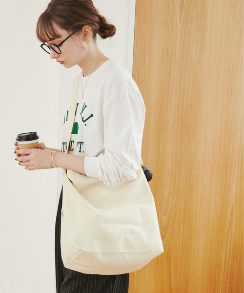 ANGIE（アンジー）の「アジャスターベルト付き キャンバスショルダーバッグ（ショルダーバッグ・レディース・ブラック/アイボリー・FREE）」の14枚目の写真