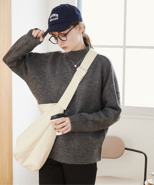 ANGIE（アンジー）の「アジャスターベルト付き キャンバスショルダーバッグ（ショルダーバッグ・レディース・ブラック/アイボリー・FREE）」の5枚目の写真