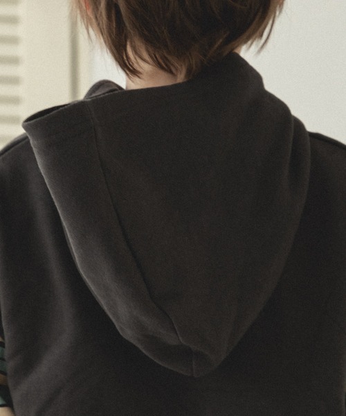 pairmanon（ペアマノン）の「ポケット付き オーバーサイズ パーカーベスト（ベスト・キッズ・カーキ/ブラック/ブラウン・100/120/150/90/130/110/140）」の4枚目の写真