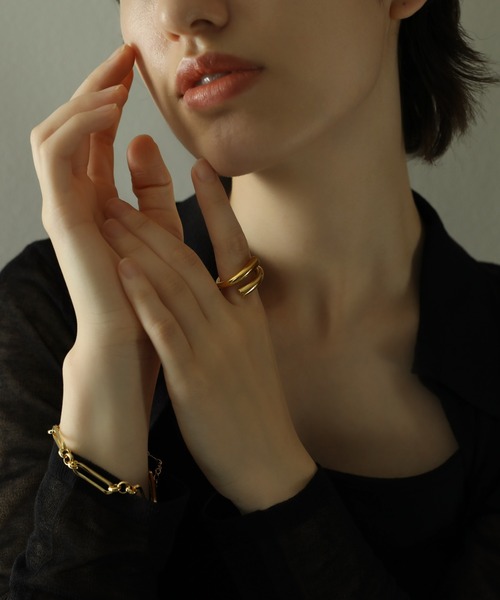 ORLEAN（オルレアン）の「金属アレルギー対応 ボリュームデザインフォークリング サージカルステンレス（リング・レディース・シルバー/ゴールド・11号）」の6枚目の写真