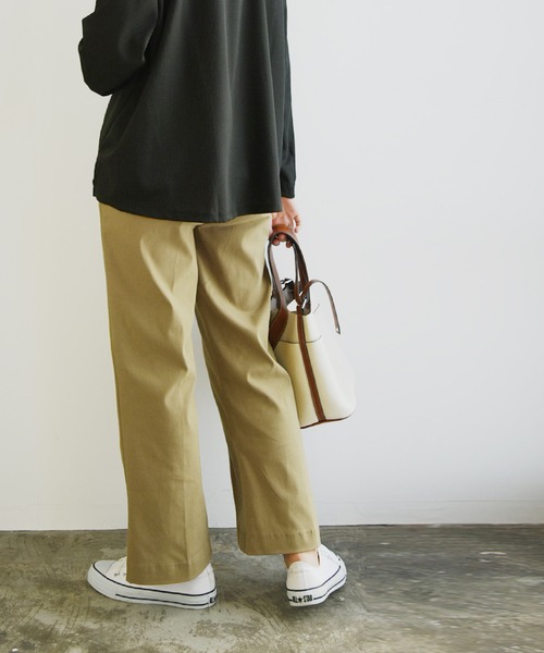and it_(アンドイット)の「ストレッチフレアパンツ(その他パンツ・レディース・ベージュ/ブラック/カーキ/チャコール・L2/L3/M1/LL3/M2/M3/L1/LL1/LL2)」の12枚目の写真