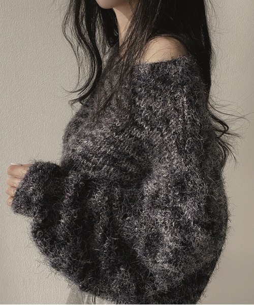 by muni:r（バイ ムニール）の「グラデーションボートネックニット（ニット/セーター・レディース・ライトグレー/ブラック・FREE）」の6枚目の写真