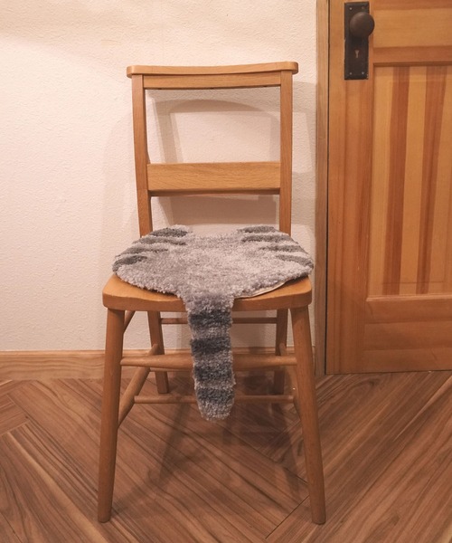 GLOBAL FORME CONCRETE（グローバルフォルムコンクリート）の「【AND PACKABLE】CP テール チェアパッド ネコのしっぽ（ラグ/マット・レディース・ブラウン/ライトグレー/ブラック/ライトブラウン・FREE）」の9枚目の写真