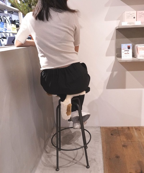GLOBAL FORME CONCRETE（グローバルフォルムコンクリート）の「【AND PACKABLE】CP テール チェアパッド ネコのしっぽ（ラグ/マット・レディース・ブラウン/ライトグレー/ブラック/ライトブラウン・FREE）」の15枚目の写真