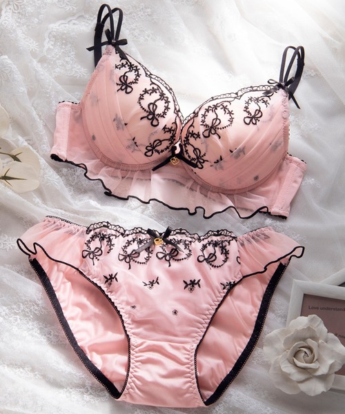 セール】【しっかり盛れる】まる胸メイクのちゅるんブラ＆ショーツ