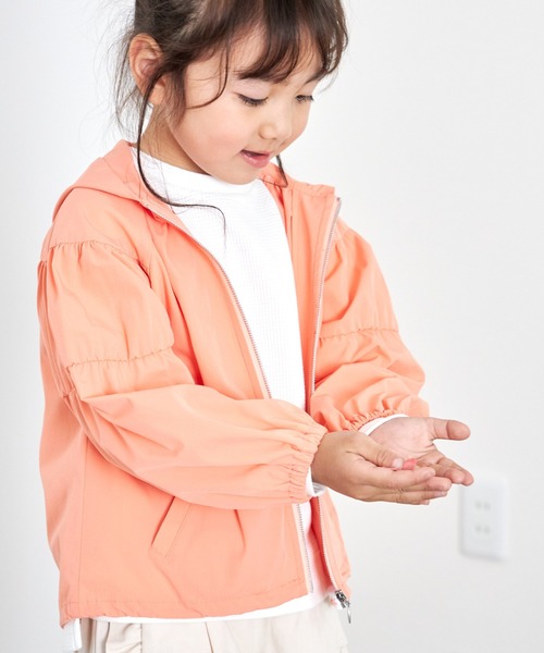 MAKE YOUR DAY(メイクユアデイ)の「ぽわん袖のナイロンパーカー■80~140cm(ナイロンジャケット・キッズ・オレンジ/サックスブルー/アイボリー・100/80/120/140/110/130/90)」の4枚目の写真