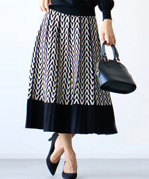 可愛いくて機能的！大人の印象柄ニットロングスカート