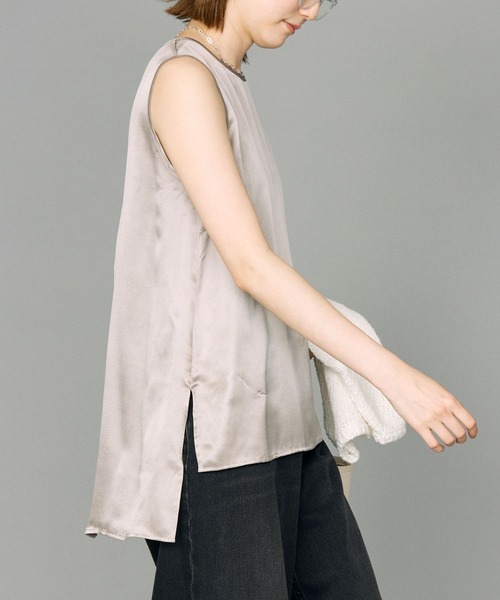 BABYLONE（バビロン）の「ウォッシャブルシルクレーヨンタンクブラウス（タンクトップ・レディース・ブラック/グレイッシュベージュ・フリー）」の21枚目の写真