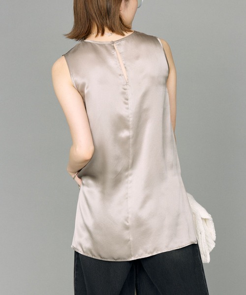 BABYLONE（バビロン）の「ウォッシャブルシルクレーヨンタンクブラウス（タンクトップ・レディース・ブラック/グレイッシュベージュ・フリー）」の4枚目の写真