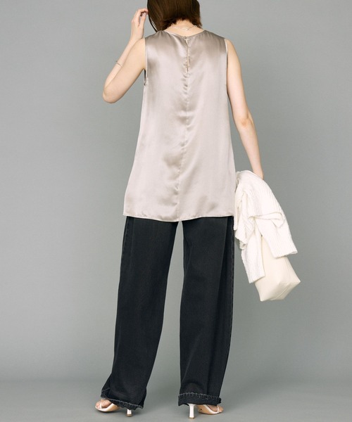 BABYLONE（バビロン）の「ウォッシャブルシルクレーヨンタンクブラウス（タンクトップ・レディース・ブラック/グレイッシュベージュ・フリー）」の6枚目の写真