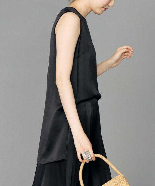 BABYLONE（バビロン）の「ウォッシャブルシルクレーヨンタンクブラウス（タンクトップ・レディース・ブラック/グレイッシュベージュ・フリー）」の16枚目の写真