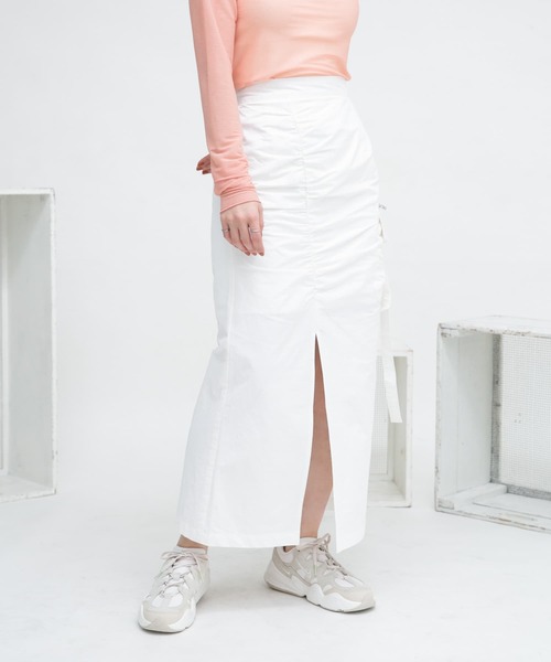 KBF(ケイビーエフ)の「シャーリングスリットワークスカート(スカート・レディース・イエロー/ネイビー/オフホワイト・ONE)」の1枚目の写真