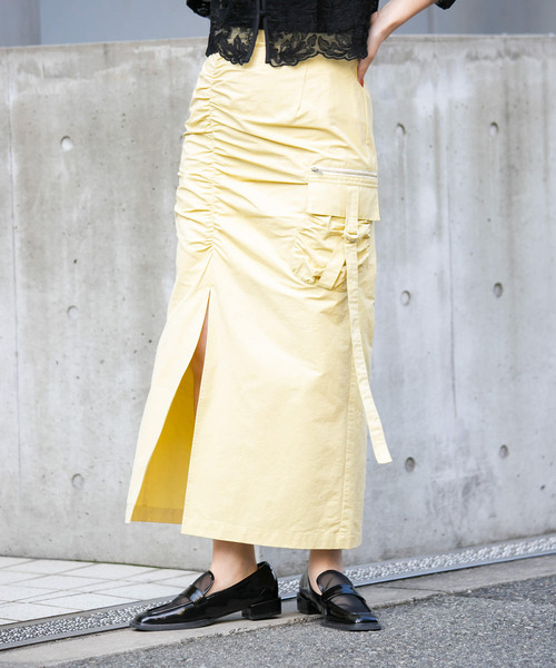 KBF(ケイビーエフ)の「シャーリングスリットワークスカート(スカート・レディース・イエロー/ネイビー/オフホワイト・ONE)」の3枚目の写真