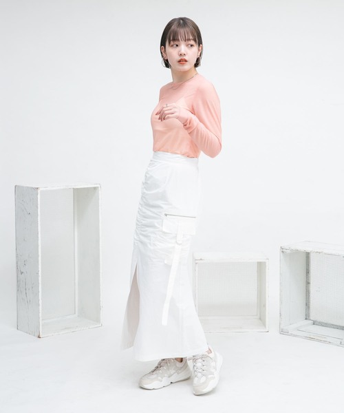 KBF(ケイビーエフ)の「シャーリングスリットワークスカート(スカート・レディース・イエロー/ネイビー/オフホワイト・ONE)」の15枚目の写真