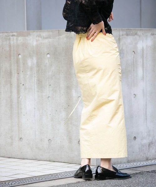 KBF(ケイビーエフ)の「シャーリングスリットワークスカート(スカート・レディース・イエロー/ネイビー/オフホワイト・ONE)」の9枚目の写真