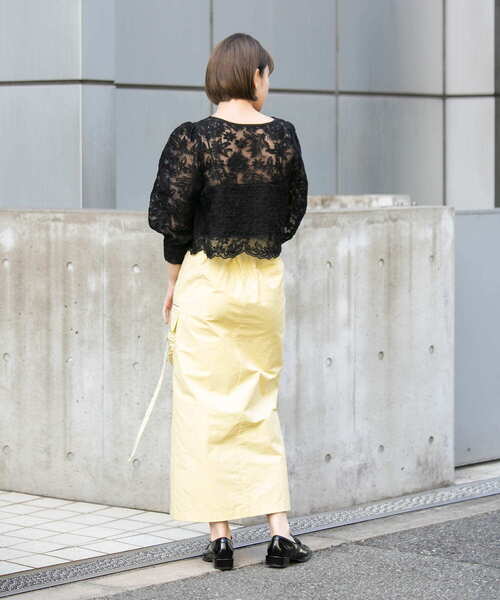 KBF(ケイビーエフ)の「シャーリングスリットワークスカート(スカート・レディース・イエロー/ネイビー/オフホワイト・ONE)」の12枚目の写真