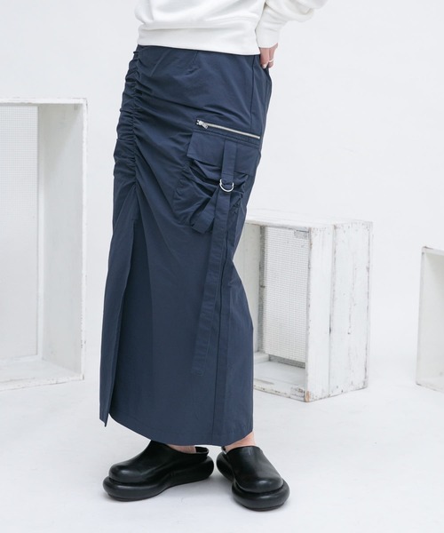 KBF(ケイビーエフ)の「シャーリングスリットワークスカート(スカート・レディース・イエロー/ネイビー/オフホワイト・ONE)」の5枚目の写真