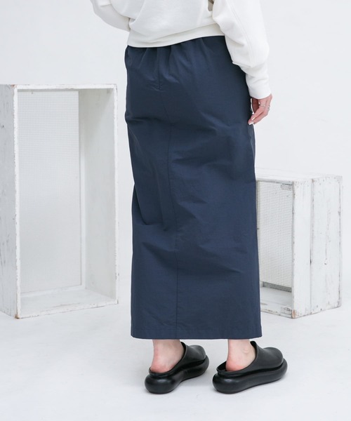 KBF(ケイビーエフ)の「シャーリングスリットワークスカート(スカート・レディース・イエロー/ネイビー/オフホワイト・ONE)」の6枚目の写真