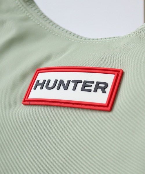 HUNTER(ハンター)の「HUNTER ナイロン ミディ ホーボー(ショルダーバッグ・レディース・ブラック/オフホワイト/グリーン・FREE)」の7枚目の写真