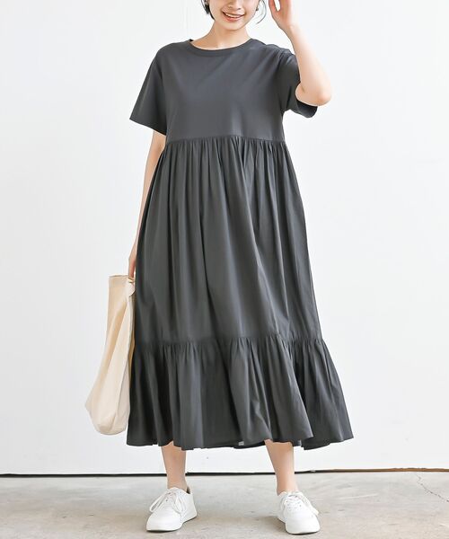 rps（アールピーエス）の「カット×布帛切替ティアードワンピース（ワンピース・レディース・ブラック/チャコールグレー/ブルー・フリー）」の3枚目の写真