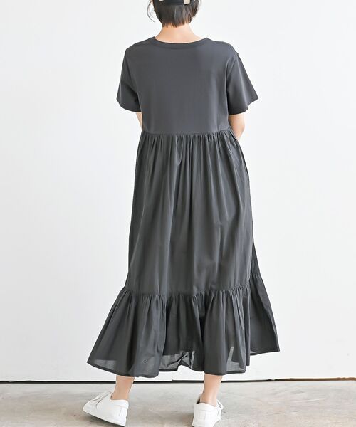 rps（アールピーエス）の「カット×布帛切替ティアードワンピース（ワンピース・レディース・ブラック/チャコールグレー/ブルー・フリー）」の4枚目の写真