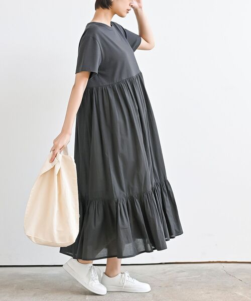 rps（アールピーエス）の「カット×布帛切替ティアードワンピース（ワンピース・レディース・ブラック/チャコールグレー/ブルー・フリー）」の5枚目の写真