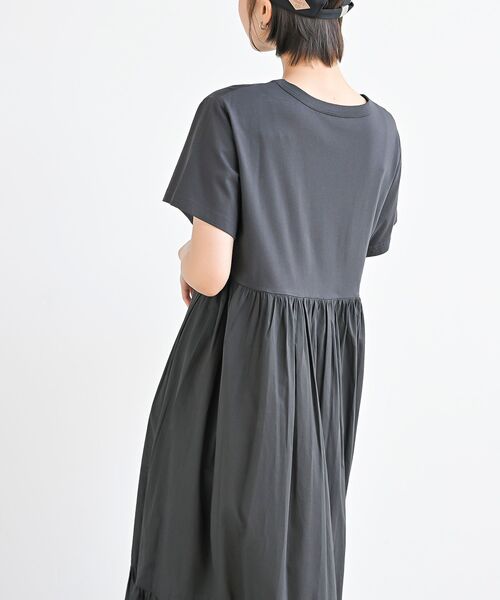 rps（アールピーエス）の「カット×布帛切替ティアードワンピース（ワンピース・レディース・ブラック/チャコールグレー/ブルー・フリー）」の8枚目の写真