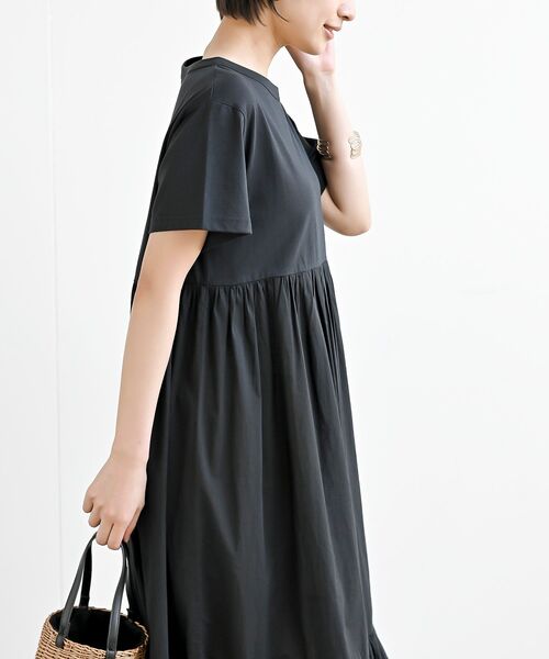 rps（アールピーエス）の「カット×布帛切替ティアードワンピース（ワンピース・レディース・ブラック/チャコールグレー/ブルー・フリー）」の17枚目の写真