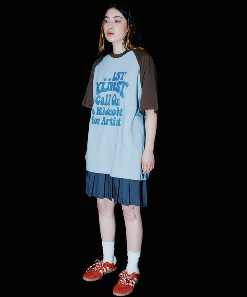 ISTKUNST（イストクンスト）の「A'GEM/9 × .kom 『ISTKUNST/イストクンスト』 HIDEOUT RAGLAN TEE/ハイドアウト ラグラン Tシャツ（Tシャツ/カットソー・メンズ・ライトグレー/ブラック/ライトブルー・M/L）」の9枚目の写真