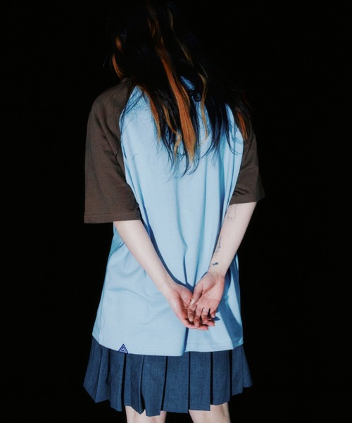 ISTKUNST（イストクンスト）の「A'GEM/9 × .kom 『ISTKUNST/イストクンスト』 HIDEOUT RAGLAN TEE/ハイドアウト ラグラン Tシャツ（Tシャツ/カットソー・メンズ・ライトグレー/ブラック/ライトブルー・M/L）」の8枚目の写真