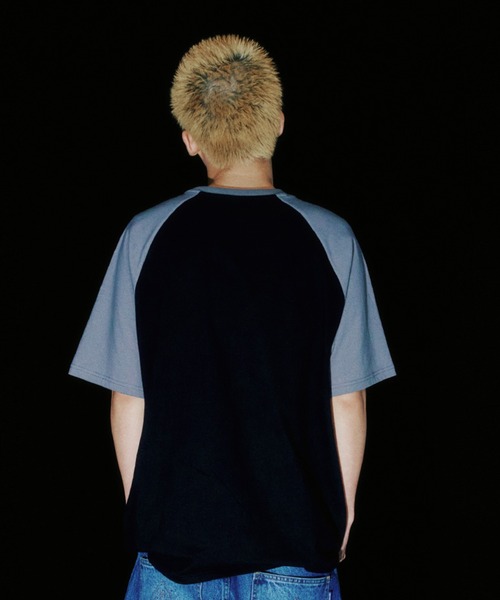 ISTKUNST（イストクンスト）の「A'GEM/9 × .kom 『ISTKUNST/イストクンスト』 HIDEOUT RAGLAN TEE/ハイドアウト ラグラン Tシャツ（Tシャツ/カットソー・メンズ・ライトグレー/ブラック/ライトブルー・M/L）」の6枚目の写真