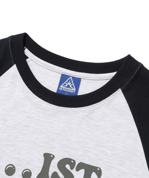 ISTKUNST（イストクンスト）の「A'GEM/9 × .kom 『ISTKUNST/イストクンスト』 HIDEOUT RAGLAN TEE/ハイドアウト ラグラン Tシャツ（Tシャツ/カットソー・メンズ・ライトグレー/ブラック/ライトブルー・M/L）」の12枚目の写真