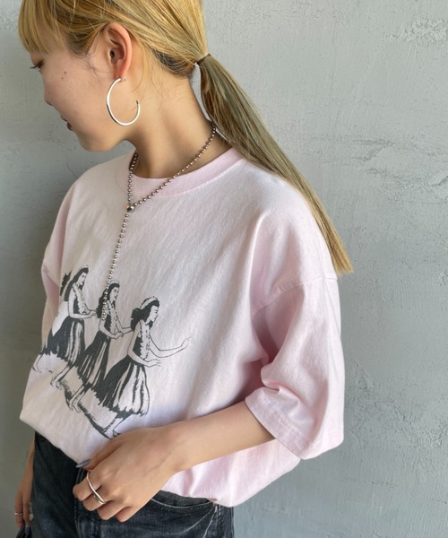 FUNG（ファング）の「[FUNG/ファング] HULA GIRLS カットオフプリントTシャツ（Tシャツ/カットソー・レディース・ホワイト/ピンク・M）」の2枚目の写真