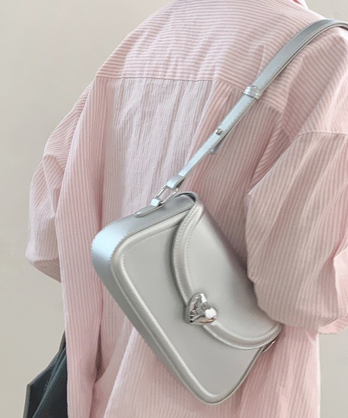 LAFFMO（ラフモ）の「メタルハートミニショルダーバッグ（ショルダーバッグ・レディース・ホワイト/ピンク/シルバー/ブラック・F）」の13枚目の写真